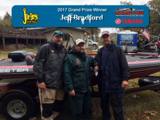 Jeff Bradford -center-